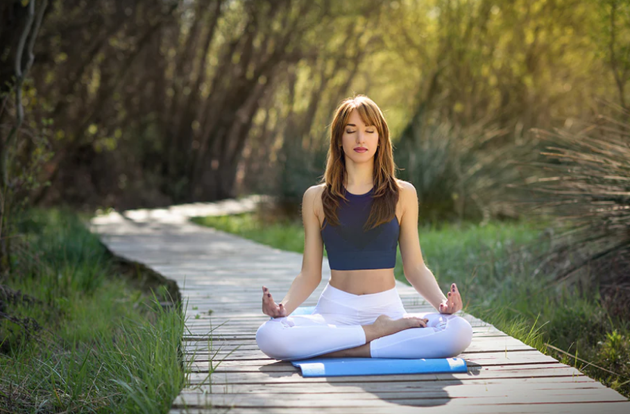 6 Padmasana Advantages (Lotus Pose & Steps on How To Do It)