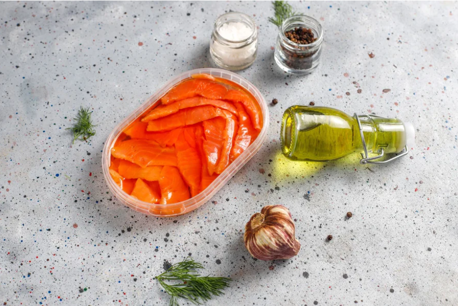 6 Skin Benefits of Fish Oil: Fight Acne, Dry Skin and More!